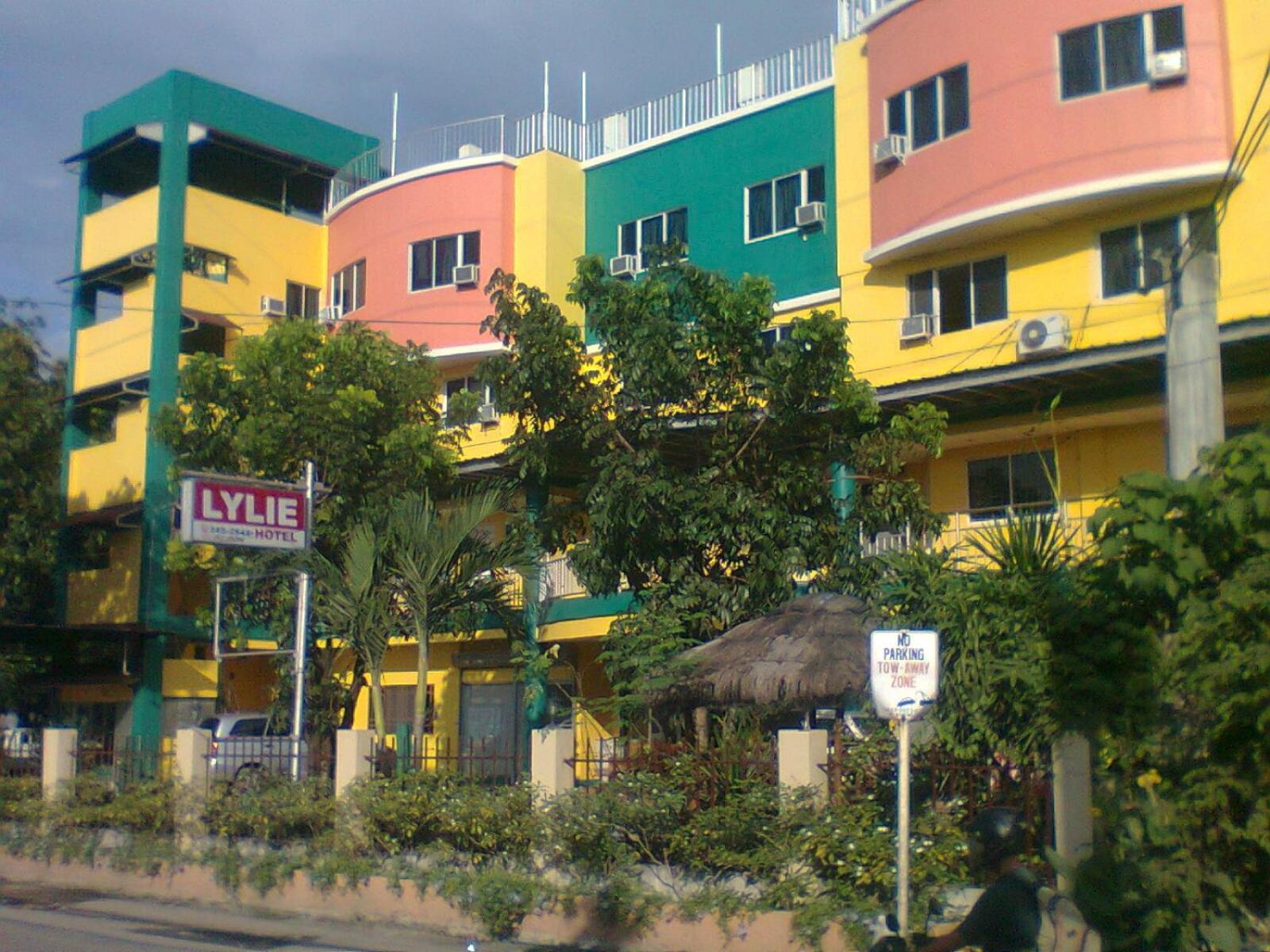 Lylie Hotel Cebu Buitenkant foto